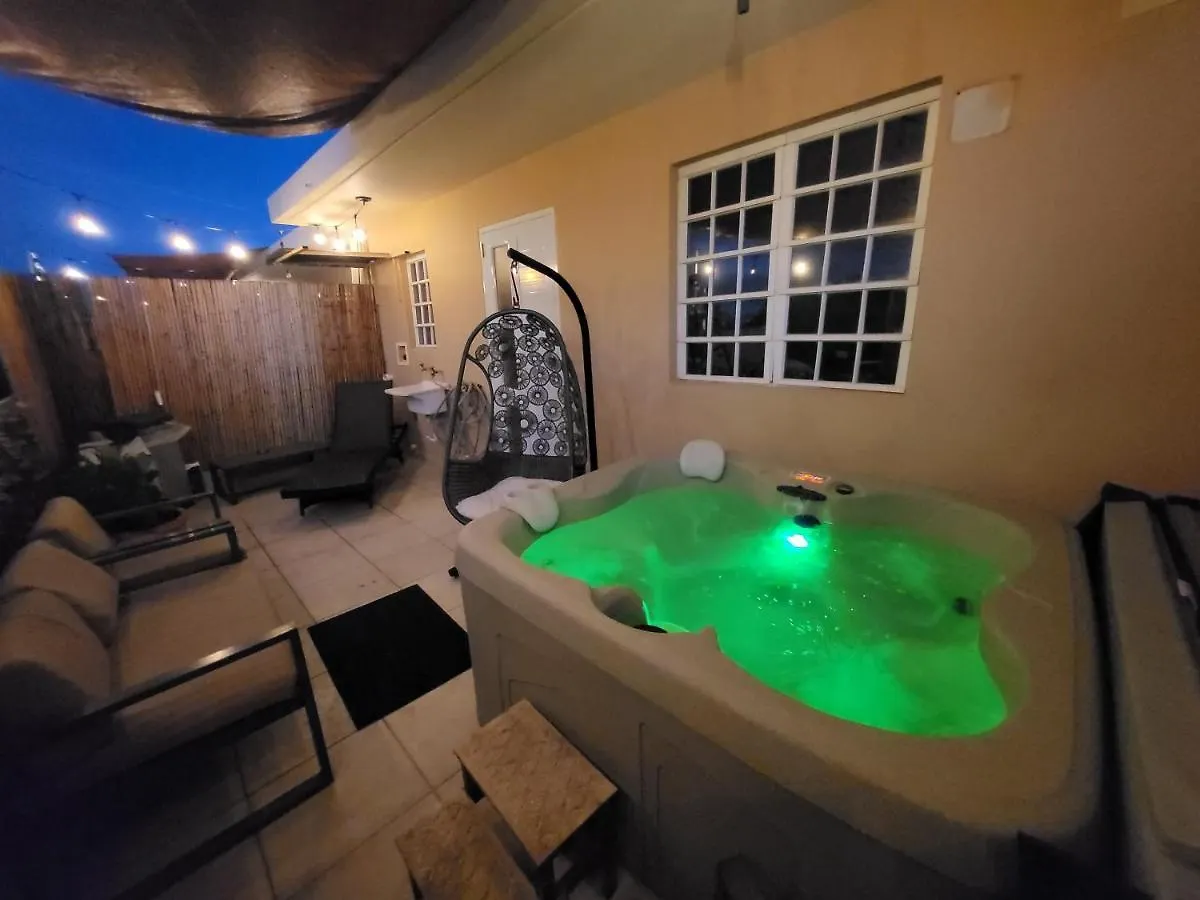 Apartmán Private Jacuzzi Oasis With Mountain Views And Free Parking Ponce 0*,