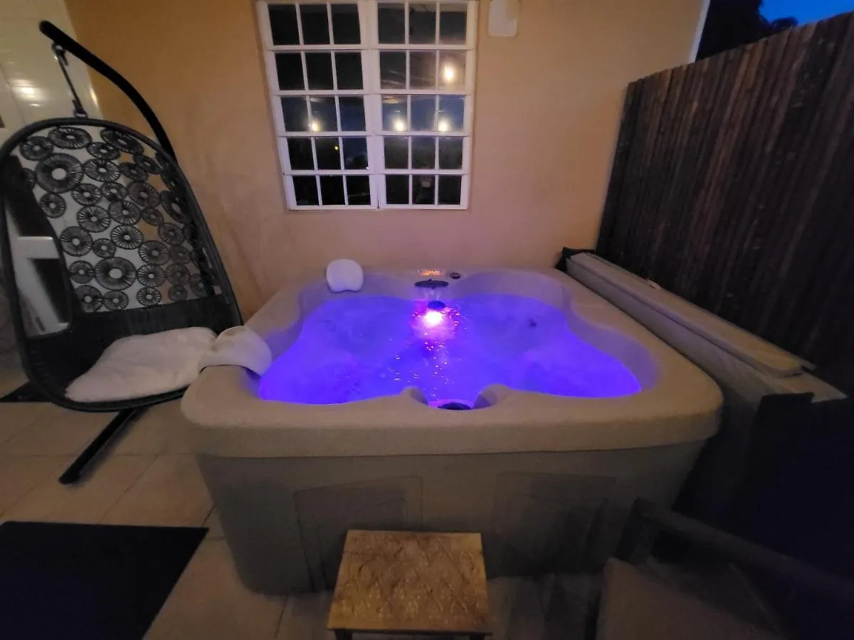 Apartmán Private Jacuzzi Oasis With Mountain Views And Free Parking Ponce
