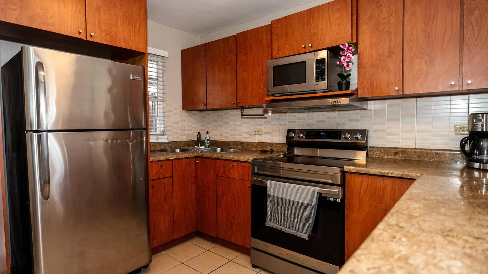 Private Jacuzzi Oasis With Mountain Views And Free Parking Daire Ponce
